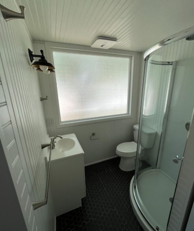 30' x 8' Tiny House, 1 bed - 1 bath - Image 5