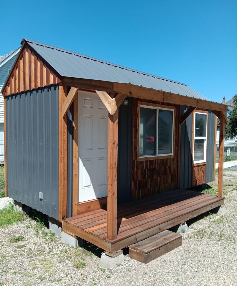 Single level tiny house on wheels 1 bed 1 bath 