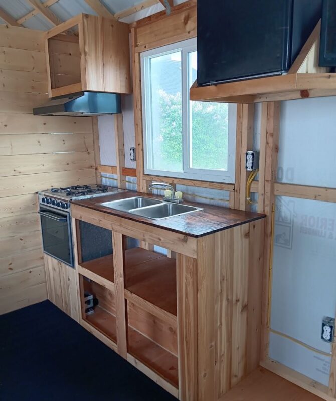 Single level tiny house on wheels 1 bed 1 bath 