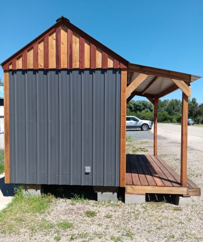 Single level tiny house on wheels 1 bed 1 bath 
