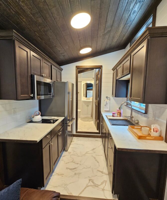 2025 30ft 1 beds - 1 baths (Downstairs Bedroom) - Image 4